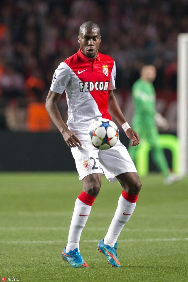 勇士险胜雄鹿，战绩回升：谁是真正的功臣？数据详解一览无遗