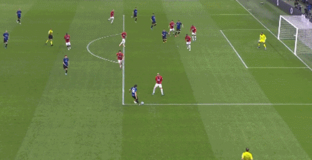 曝施罗德在走廊里蹲守东契奇 试图挥拳击打对方