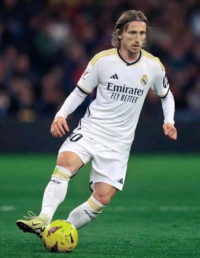 TA：当主帅坚持足球理念时，曼联和其他球队高层不应感到意外